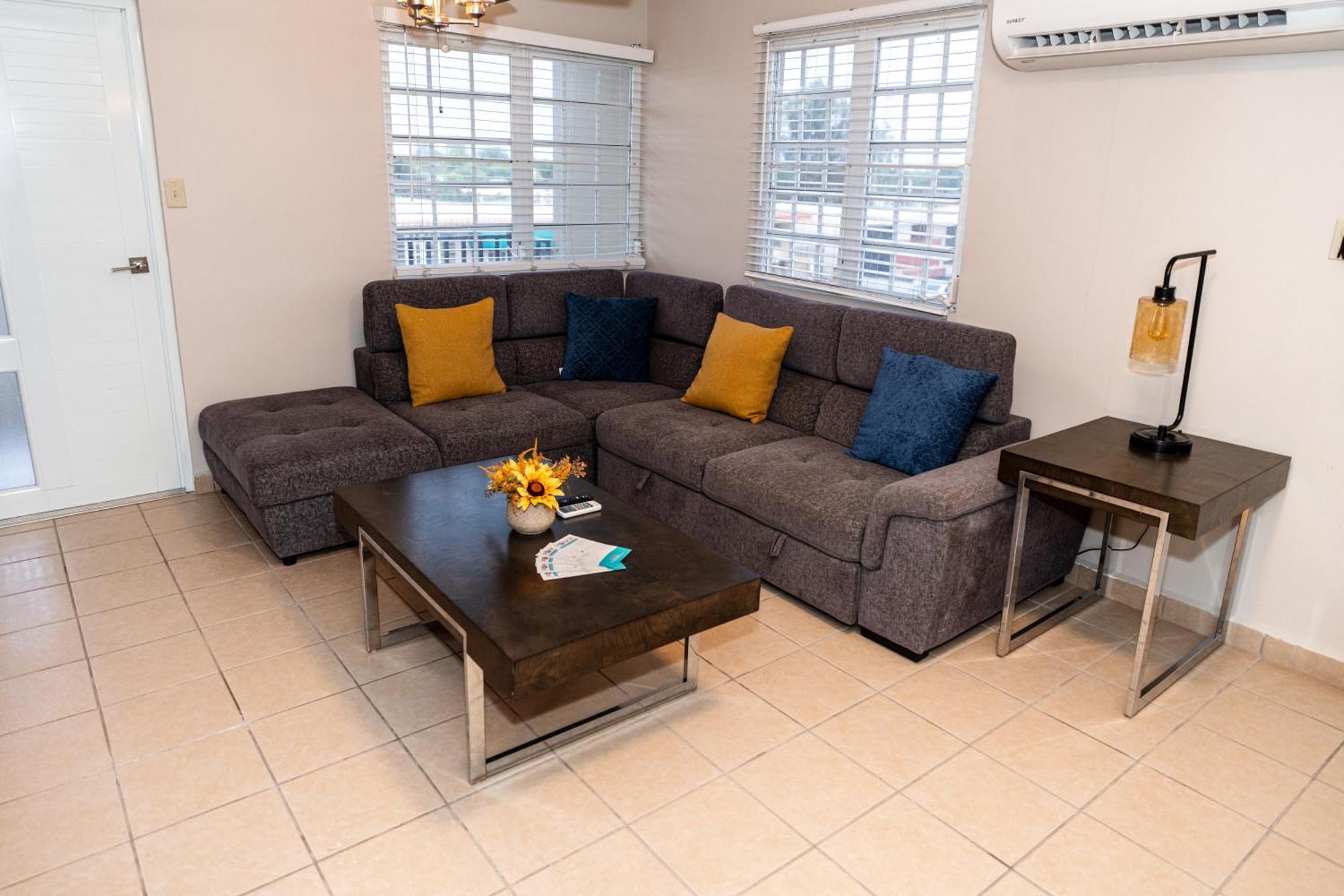 Luxury Retreat With Private Jacuzzi And Mountain Views Free Parking Appartement Ponce Buitenkant foto